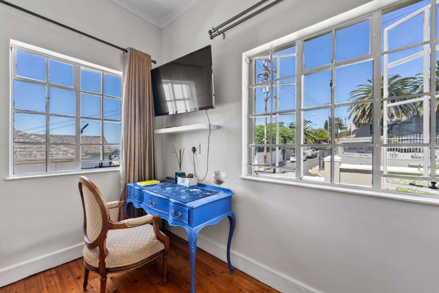 5 Bedroom Property for Sale in Green Point Western Cape